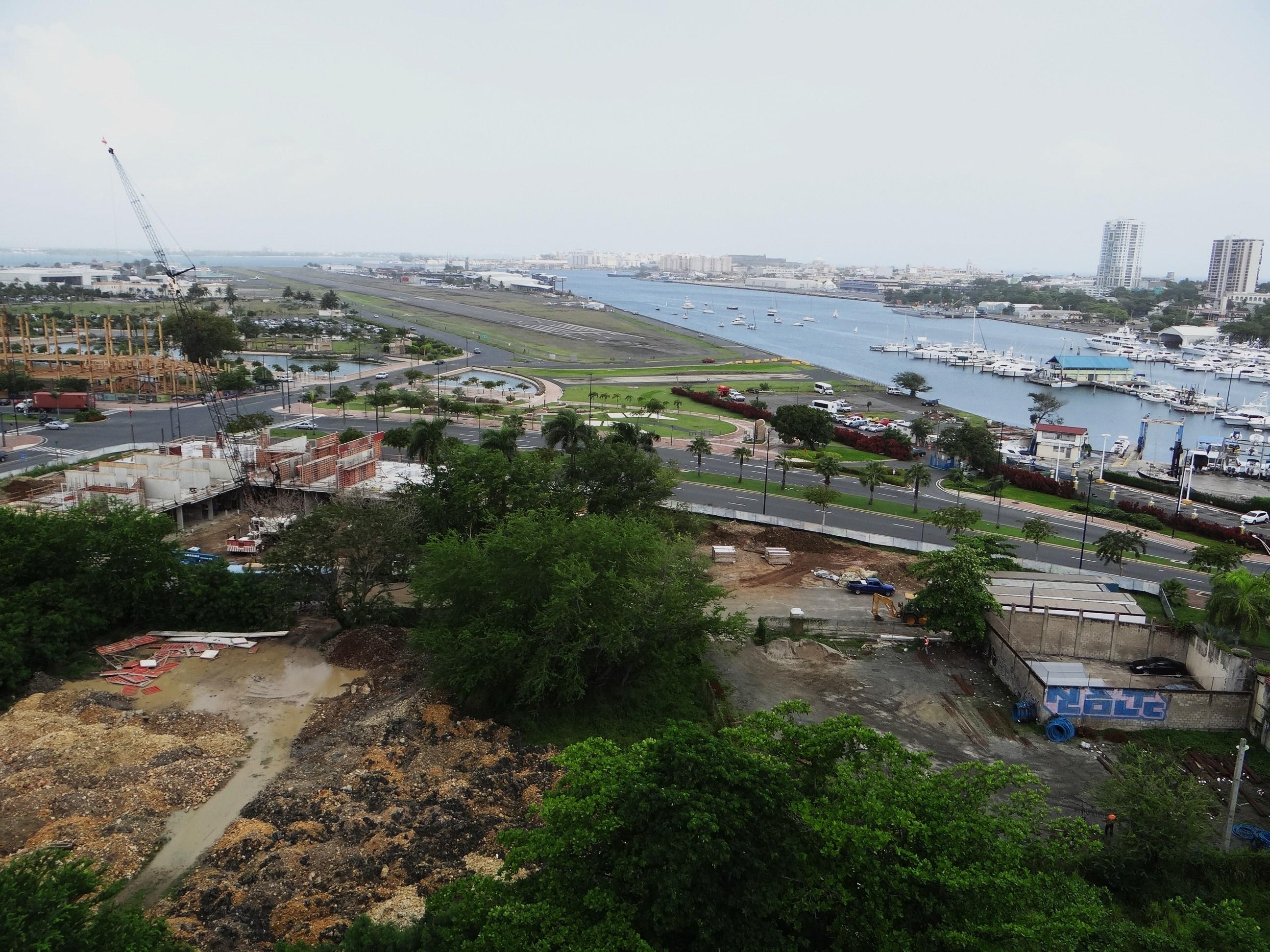 Vista desde la azotea del Edificio del Departamento de Justicia - San Juan (Miramar) - 2013 00011